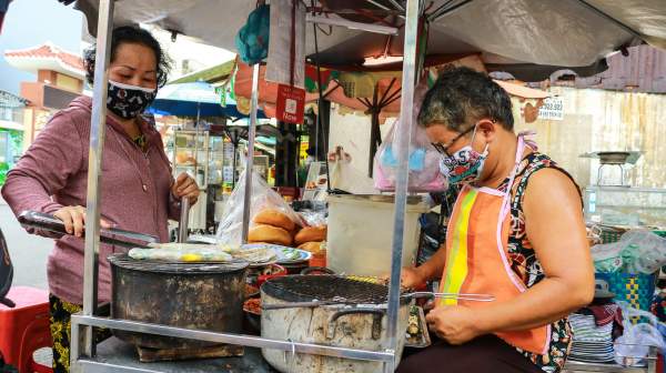 Bánh tráng nướng cải xá bấu giòn sần sật gây nghiện tại Sài Gòn-2
