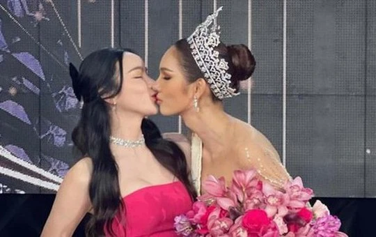 Hoa hậu chuyển giới Thái Lan 2022 hôn bạn gái khi đăng quang-cover-img