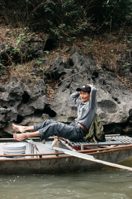Khách Tây ngạc nhiên với tuyệt chiêu chèo thuyền của người Việt: Kỹ thuật quá đỉnh cao!-6