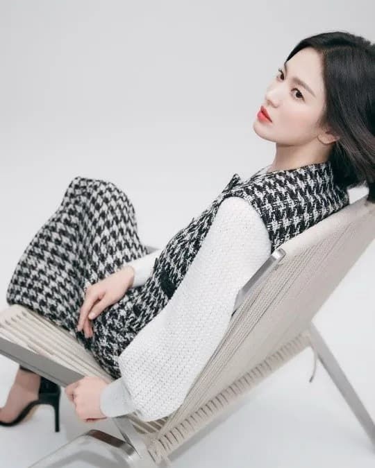Song Hye Kyo khoe vóc dáng đẹp không tì vết, nhan sắc 'hack tuổi' như gái đôi mươi, khẳng định vị thế mỹ nhân hàng đầu Kbiz-5
