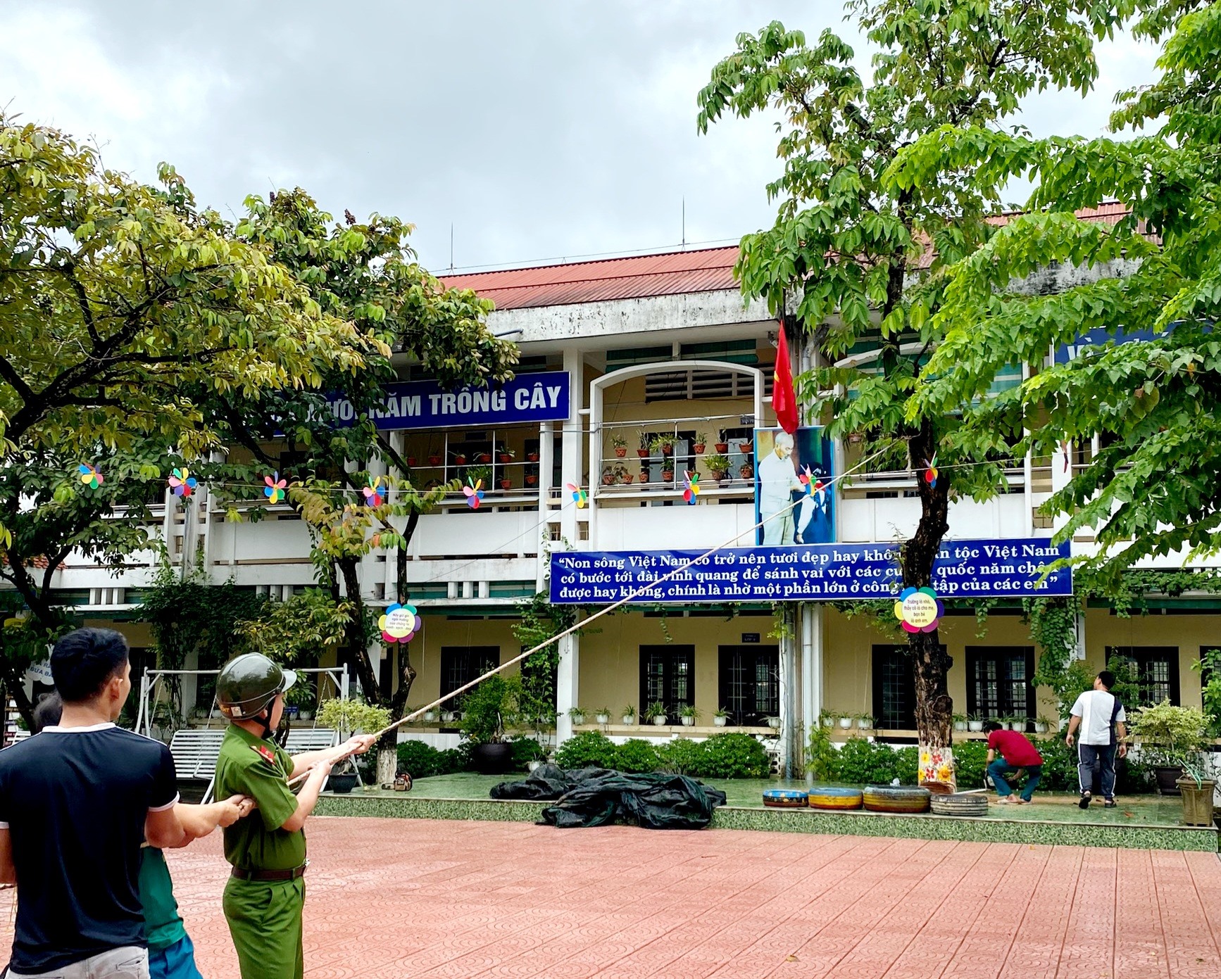 Thừa Thiên Huế cho học sinh nghỉ học để đảm bảo an toàn trước bão Noru-cover-img