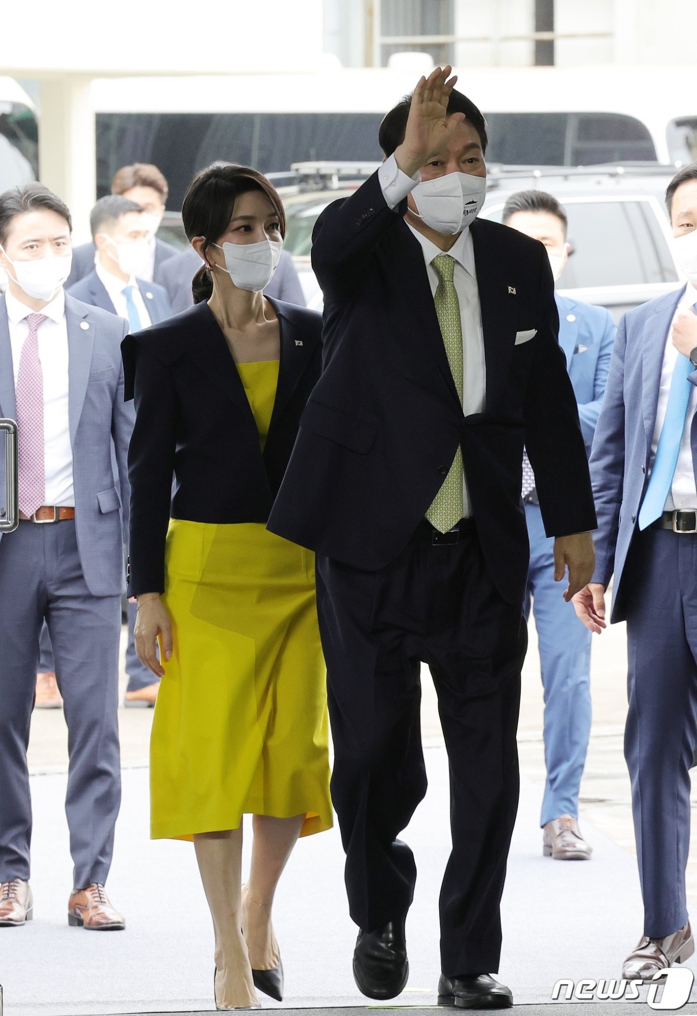 Phong cách thời trang “New Woman” của phu nhân tổng thống Hàn Quốc được gói gọn trong 3 chữ: Sang trọng, độc lập, tinh tế-5