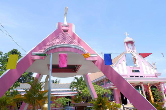 Ngôi nhà thờ màu hồng mơ màng ở Vĩnh Long-4