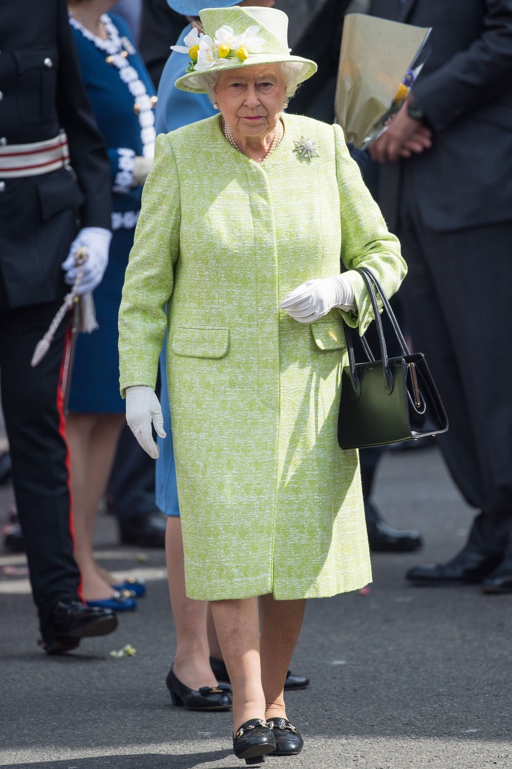 Nhìn lại thời trang lúc sinh thời của Nữ hoàng Anh Elizabeth II-6