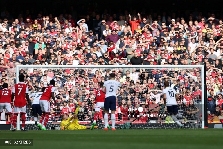Thắng Tottenham, Arsenal chắc ngôi đầu sau vòng 9 Premier League-3