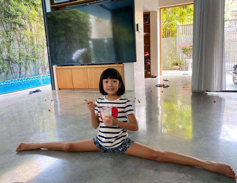 Con gái Bình Minh 10 tuổi chân dài như siêu mẫu, có hội bạn thân gia thế khủng, bố mẹ đình đám-9