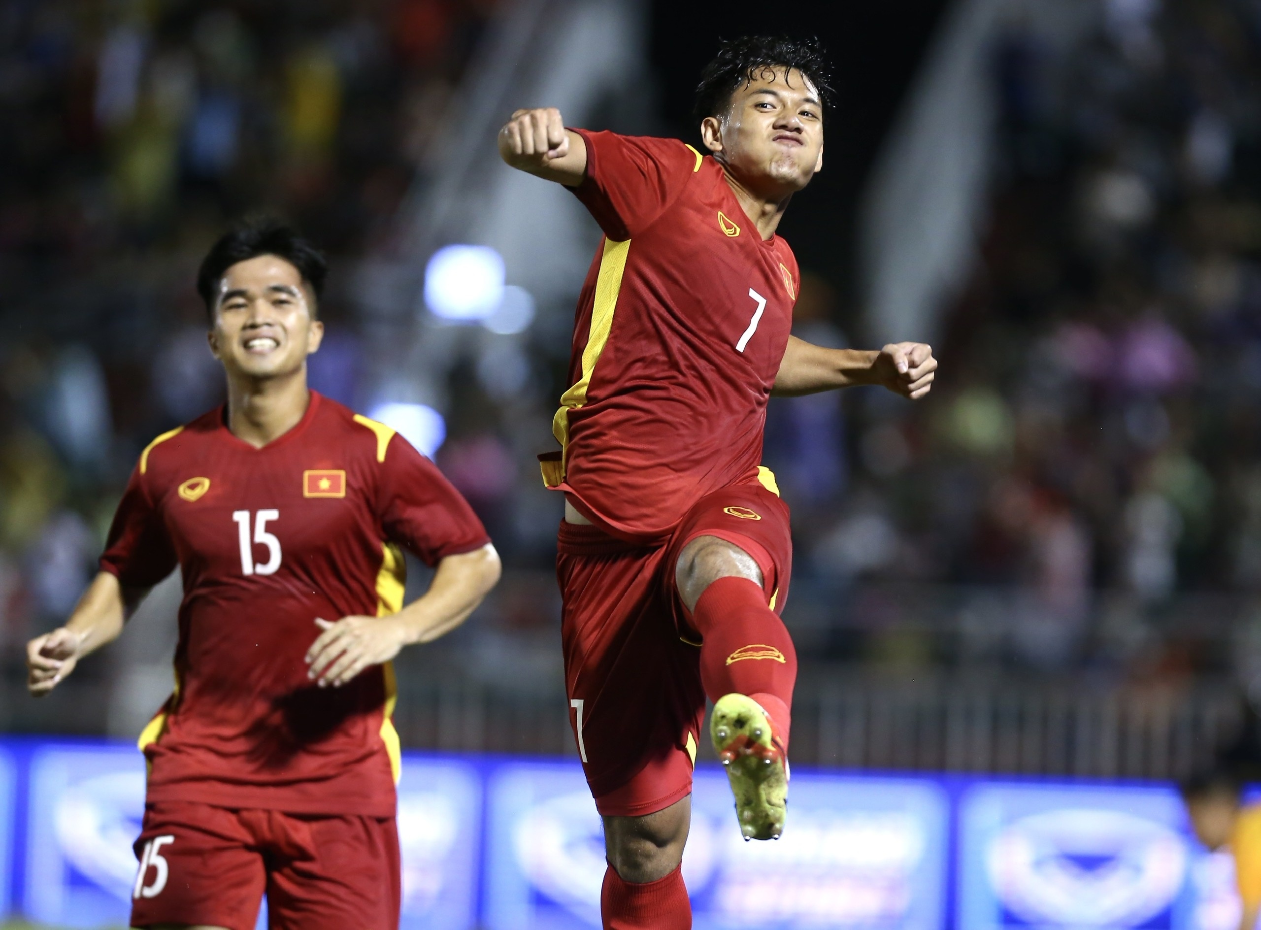 Tân binh sinh năm 2000 ghi bàn sau 5 phút ra mắt tuyển Việt Nam-2
