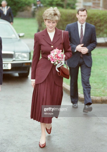 Công nương Diana có muôn vàn cách diện chân váy dài sành điệu, ghi điểm thanh lịch tuyệt đối-13