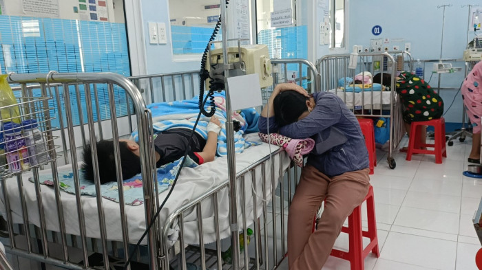 TP.HCM: Bệnh viện quá tải vì sốt xuất huyết tăng chóng mặt-2
