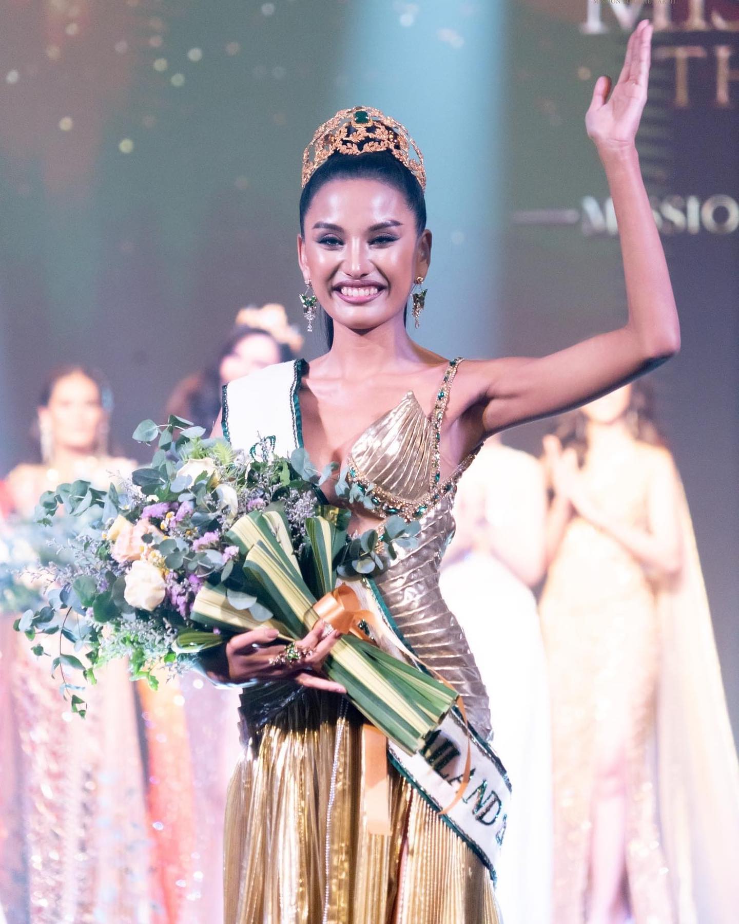 Người đẹp Kongnim đăng quang Hoa hậu Trái Đất Thái Lan sau 10 năm đi thi ròng rã-1