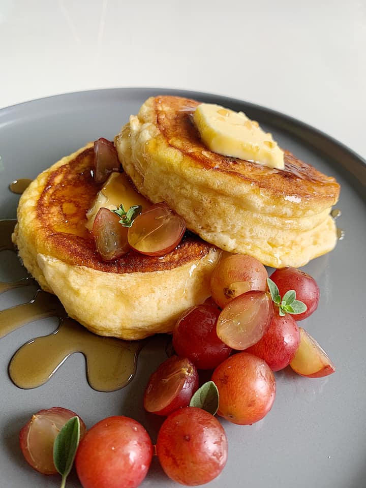 Sáng nay ăn gì: Đổi gió cho bữa sáng - Pancake souffle trái cây tươi!-1