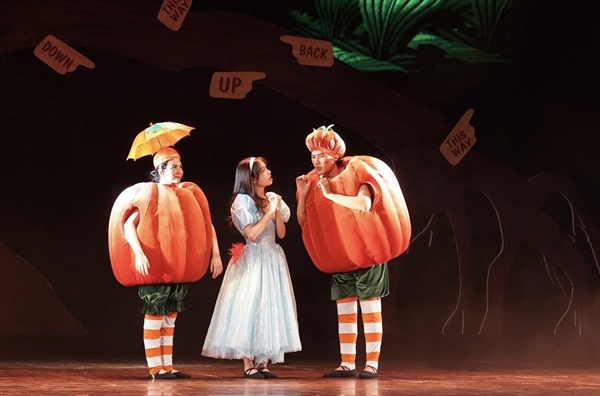 Nhạc kịch Alice in Wonderland: Thay đổi để tạo sự hấp dẫn-5