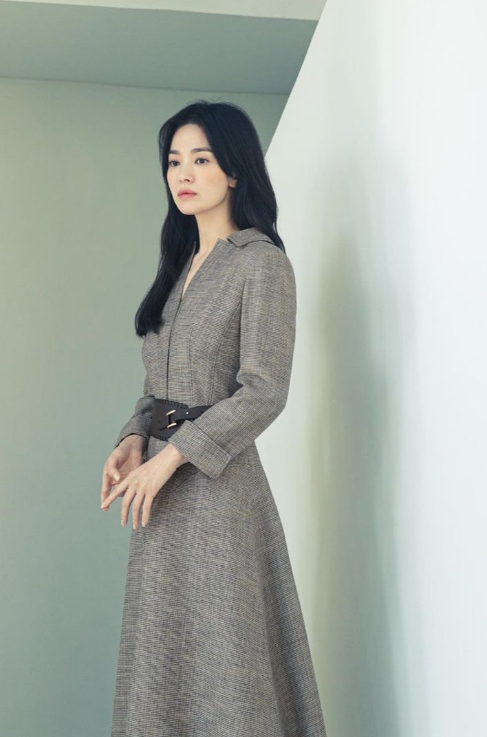 Song Hye Kyo chứng minh danh xưng "tình đầu quốc dân" qua ảnh chụp lén-12