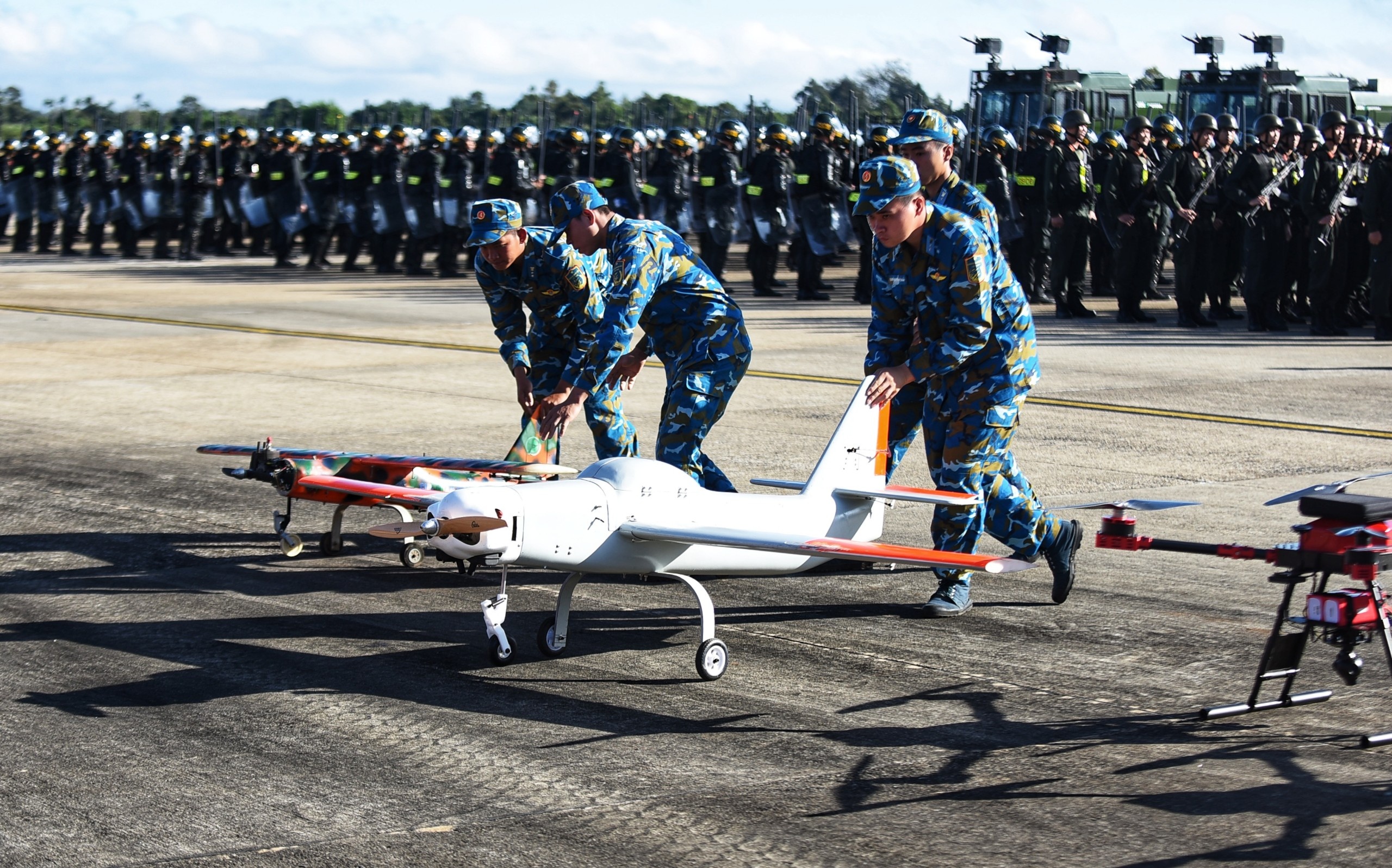 Diễn tập bắn hạ UAV, ngăn bạo loạn khủng bố tại sân bay-5