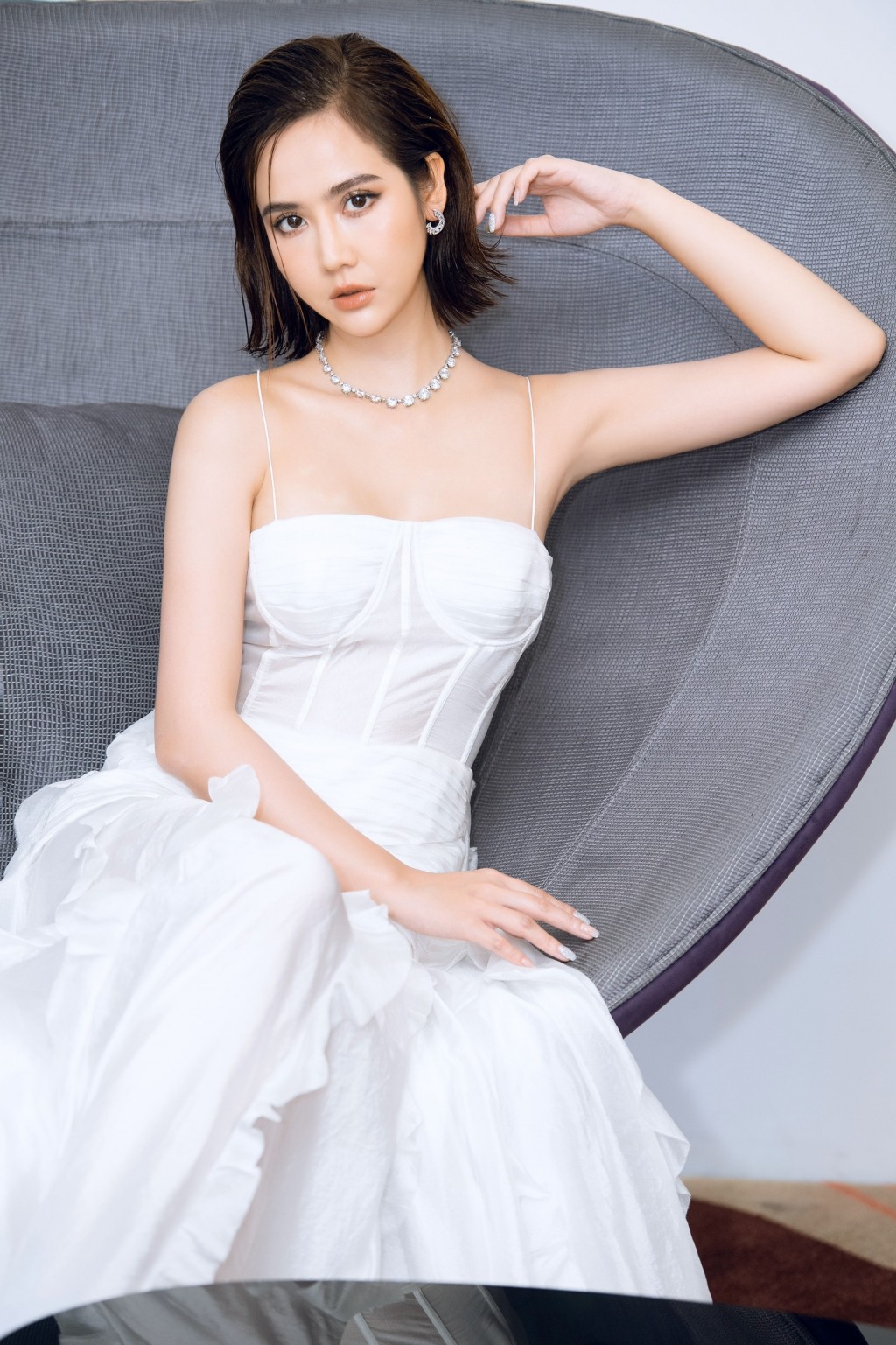 Phan Minh Huyền khiến công chúng ngây ngất với vẻ đẹp nữ thần khi diện váy trắng-2