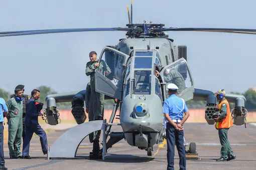 Cận cảnh siêu trực thăng tấn công "nhà trồng được" của Ấn Độ-3