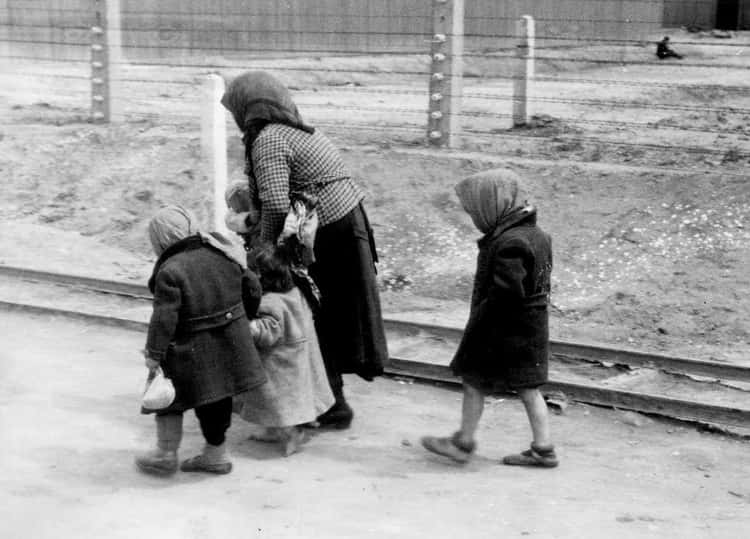 Loạt hình ám ảnh trong các trại tập trung của Đức quốc xã-1