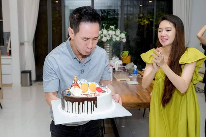 Bữa tiệc sinh nhật '0 đồng' của Lý Hải bên gia đình, Minh Hà bất ngờ tiết lộ 'tuổi thật' của chồng nhưng có gì đó sai số?-4