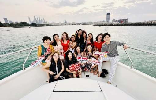 Phi Phụng, Dương Hồng Loan… mừng sinh nhật ca sĩ Ngọc Châu trên du thuyền ở Dubai-cover-img