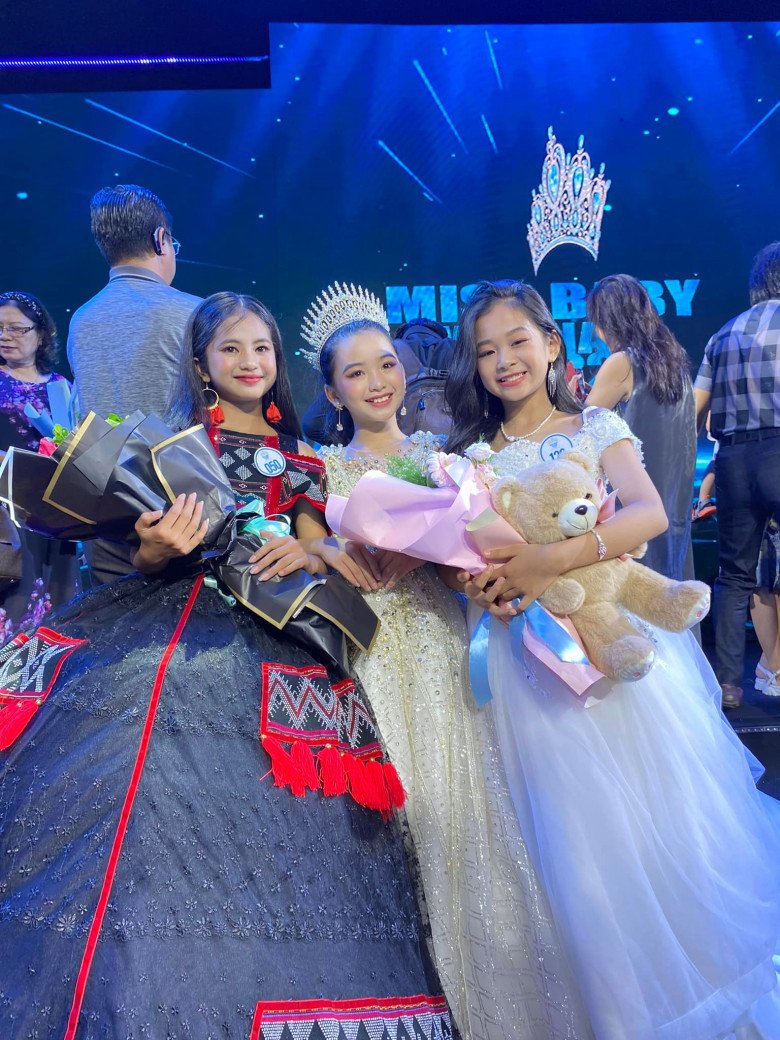 Bé gái dân tộc đạt top 5 Hoa hậu nhí: Xách túi ni lông lên Hà Nội đi thi, được kỳ vọng tiếp bước H'Hen Niê-17