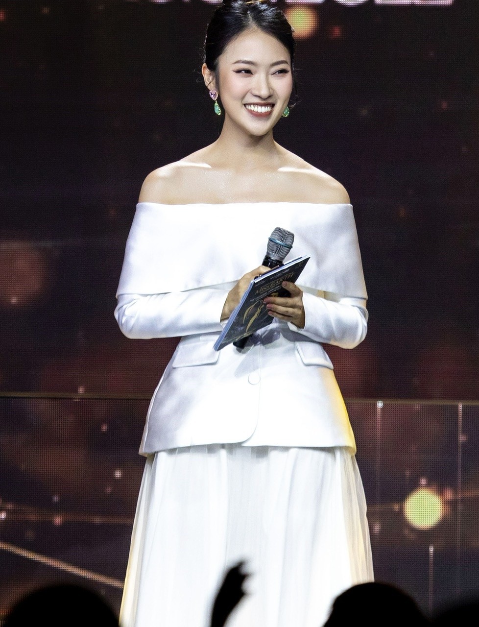 Hoa hậu Nông Thuý Hằng không được dự thi Miss Earth 2022, Trương Ngọc Ánh nói gì?-10