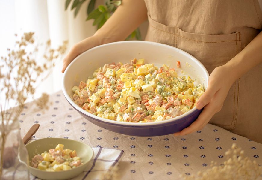 Salad Nga, món khai vị ngon xuất sắc cho những bữa ăn gia đình ấm cúng, còn là món ăn giảm cân 'thần thánh' cho chị em-3