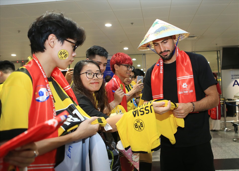Marco Reus và các đồng đội tại Dortmund đến Việt Nam-6