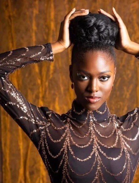 Vẻ ngoài nóng bỏng của Hoa hậu Hoàn vũ Angola 2022 được ví như 'báo đen'-4