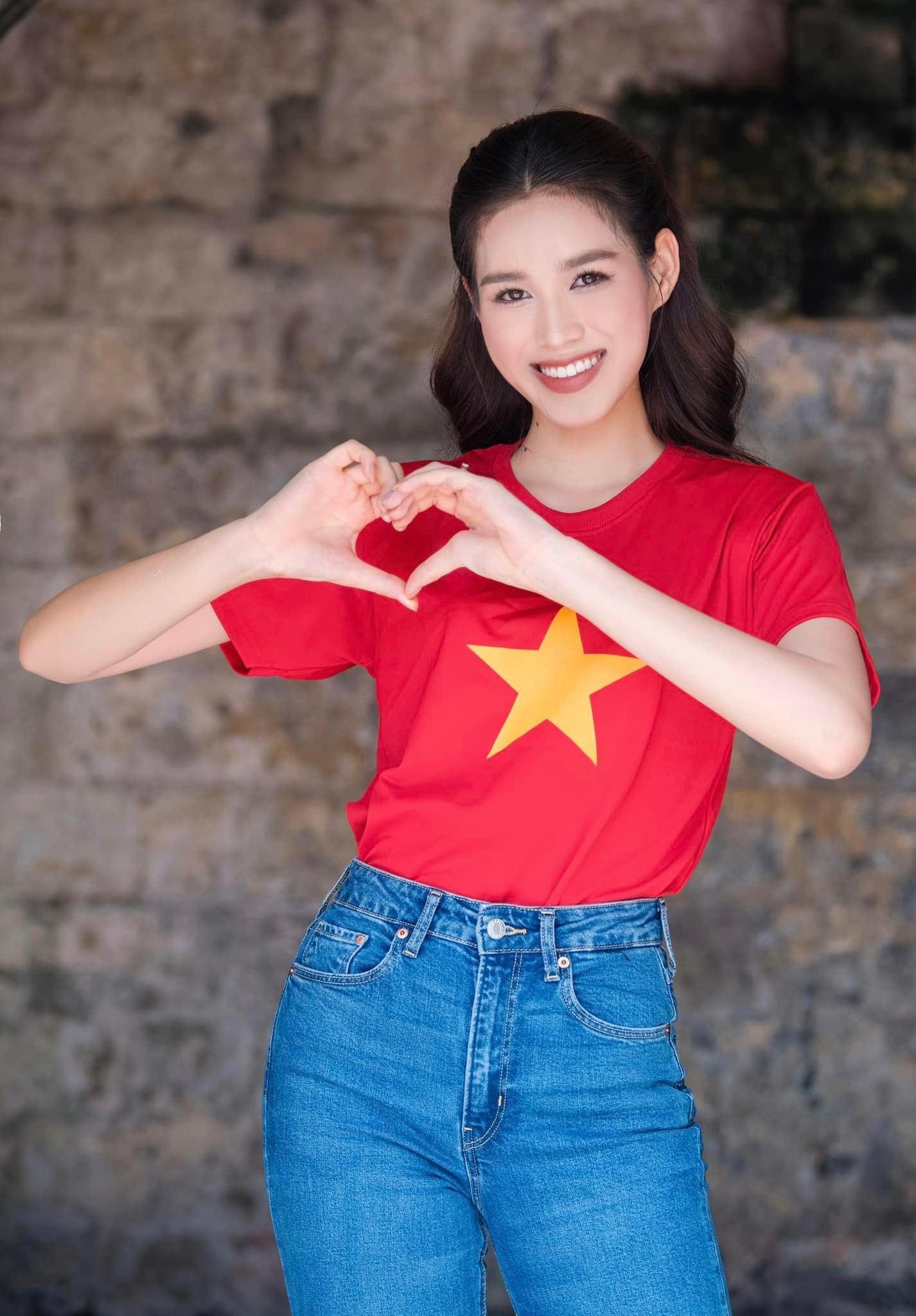 Đỗ Thị Hà, Mai Phương xinh đẹp mặc áo cờ đỏ sao vàng mừng ngày Quốc khánh-2