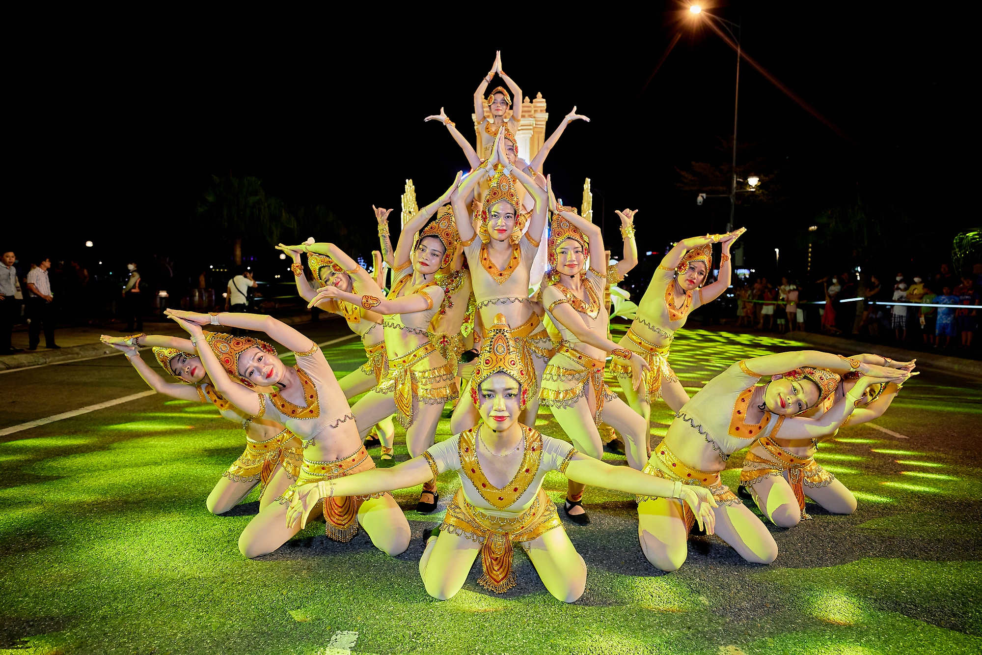 Đà Nẵng rực rỡ sắc màu với đêm lễ hội Carnival đường phố-3