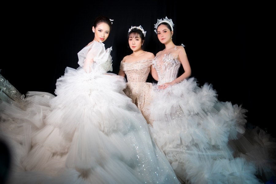 Bảo Hà cùng Ngọc Châu, Di Băng diện váy cưới khổng lồ, 'càn quét' đường băng show thời trang-5