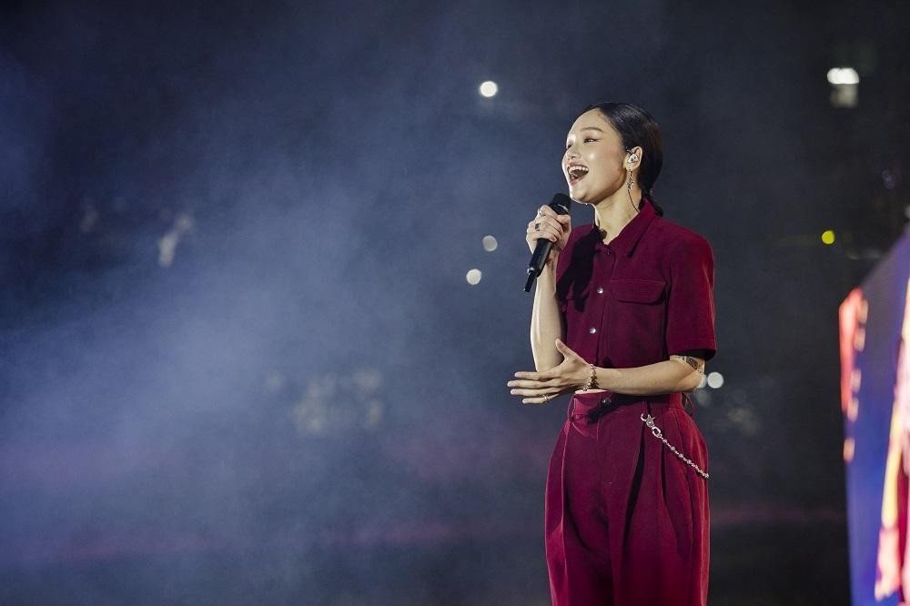 Miu Lê, Karik, OnlyC, Hieuthuhai 'bung xõa' cùng hơn 40.000 sinh viên tại concert 'MTV School Fest'-10