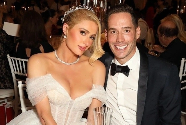 Paris Hilton có 300 triệu USD, giàu gấp 7,5 lần chồng-cover-img