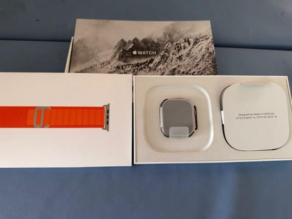 May mắn nhận AirPods Pro 2, Apple Watch Ultra trước cả thế giới-1