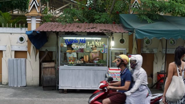 Nhà báo Mỹ đến Việt Nam săn lùng món ăn trứ danh thế giới: Có ở mọi ngóc ngách và rất ngon-5
