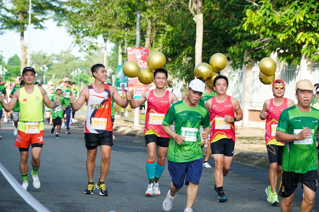 Hậu Giang: Ấn tượng với hơn 8.500 người chạy marathon trải nghiệm thiên nhiên miền Tây-2