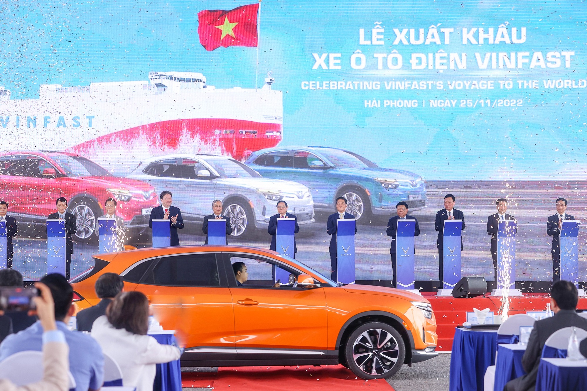 Thủ tướng chứng kiến ô tô điện thương hiệu Việt Nam lần đầu tiến ra thế giới-2