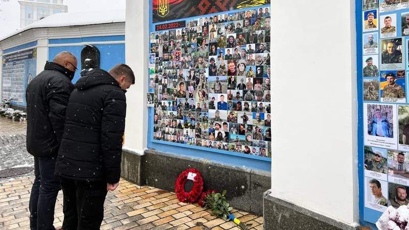 Xung đột Nga-Ukraine: Quan chức cao cấp đầu tiên của New Zealand thăm Kiev-1