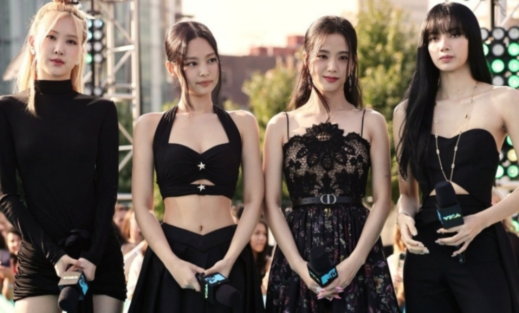 Outfit BlackPink tại Lễ trao giải VMAs: Toàn trang phục sang chảnh-1