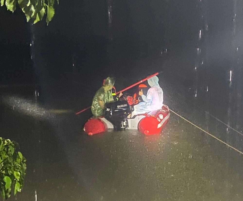 Nghệ An: 2 người đàn ông tử vong khi đi câu cá sau cơn mưa lớn-1