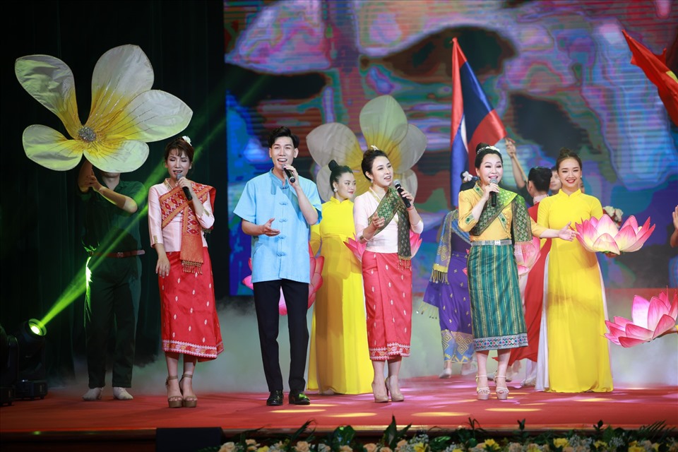 Toàn cảnh lễ kỷ niệm trọng thể 60 năm quan hệ Việt Nam - Lào-14