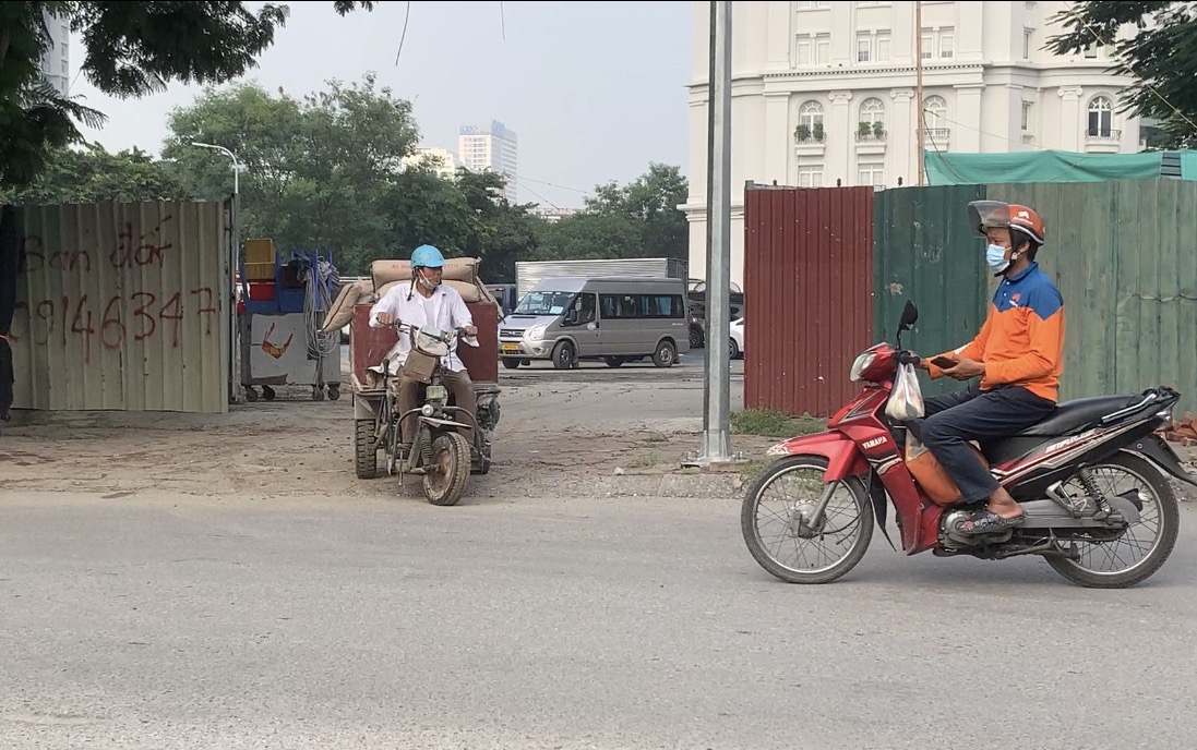 Quận Cầu Giấy: Cần sớm xử lý bãi xe không phép tại phường Dịch Vọng-2