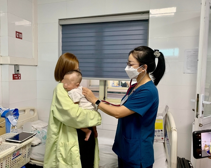Hà Nội: Tăng bất thường trẻ mắc bệnh đường hô hấp, bác sỹ quá tải-2