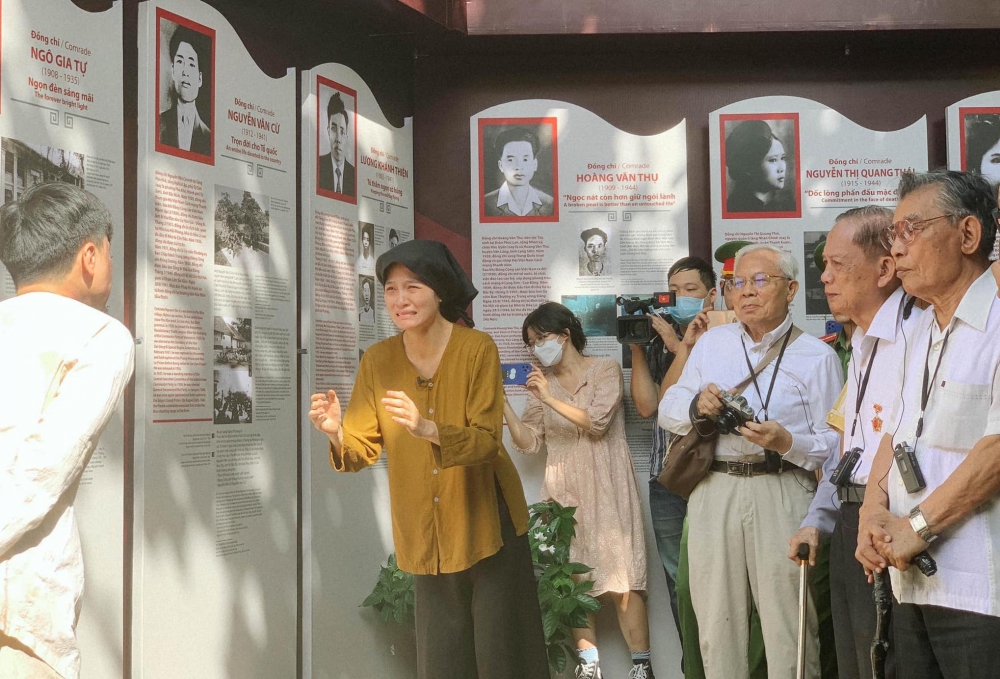 Xúc động trưng bày "Cung trầm Tháng 7" tại Di tích lịch sử Nhà tù Hoả Lò-2