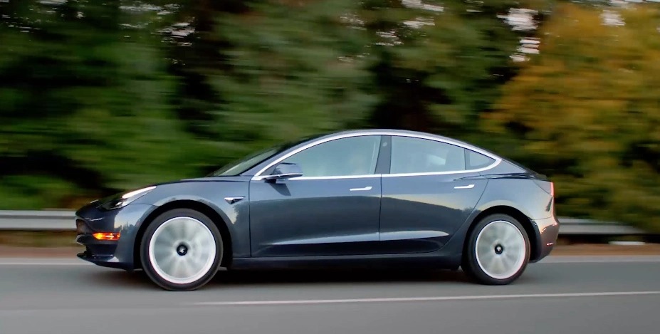 Tesla đang nghiên cứu thiết kế lại mẫu xe ăn khách Model 3, Vinfast có phải dè chừng?-1