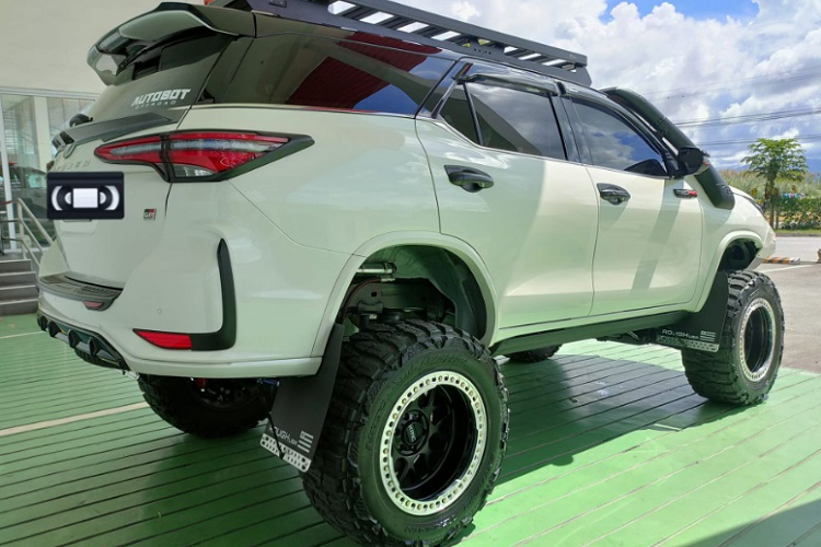 Toyota Fortuner GR-S 2022 - “quái vật off-road”, bất chấp mọi địa hình-8
