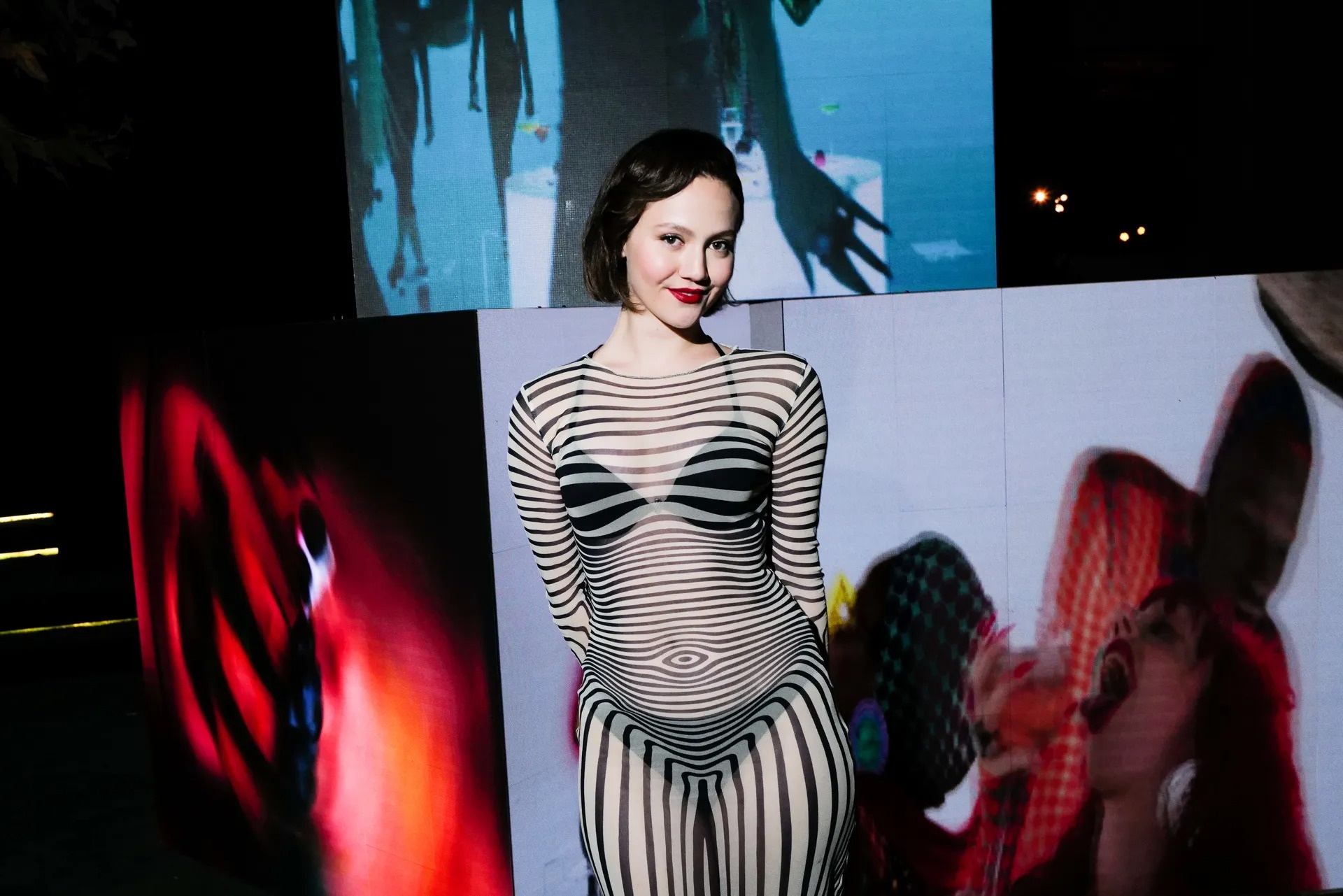 Mẫu váy bó kỳ lạ giúp Kendall Jenner nổi bật-8