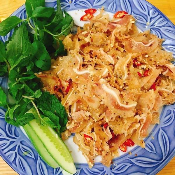 Món ăn miền Trung có tên gọi lạ, gói trong rơm khô “hút” khách sành ăn-7