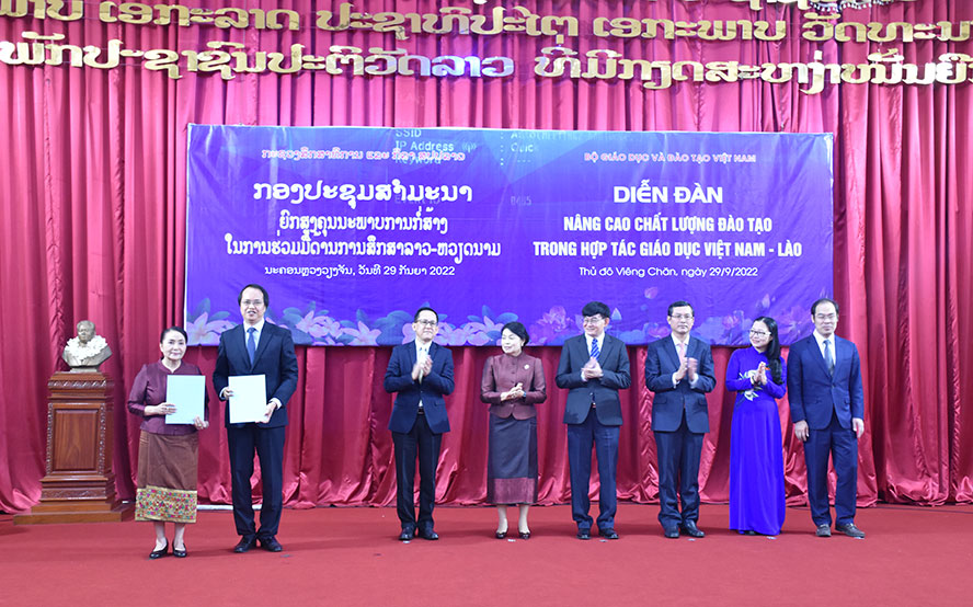 24 thỏa thuận hợp tác giáo dục Việt Nam – Lào được ký kết-1