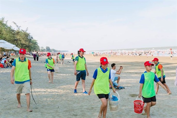 "Biệt đội nhí" bảo vệ môi trường ở biển Sầm Sơn-2